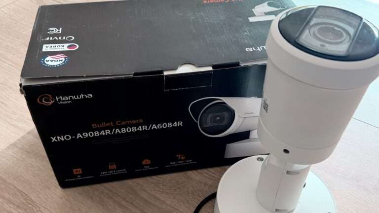 Kamera bazowa bez kompromisów. Dlaczego Hanwha Vision XNO-A9084R to nowy fundament bezpieczeństwa w wymagających obiektach?